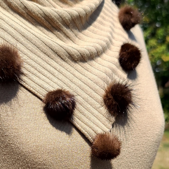 Cyrus fur trimmed sweater - Picture 7 of 8